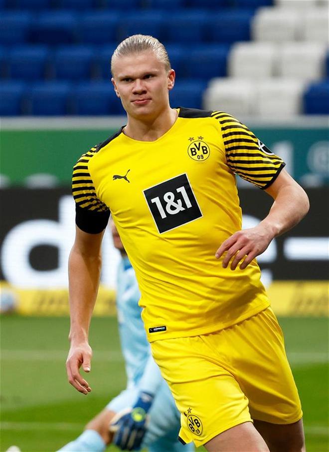 姆巴佩双响+库尔图瓦神扑！皇马客场群星闪耀，多名主力带伤出战（姆巴佩梅开二度，库尔图瓦高接低挡！皇马客场群星发光，多名主力带伤登场）