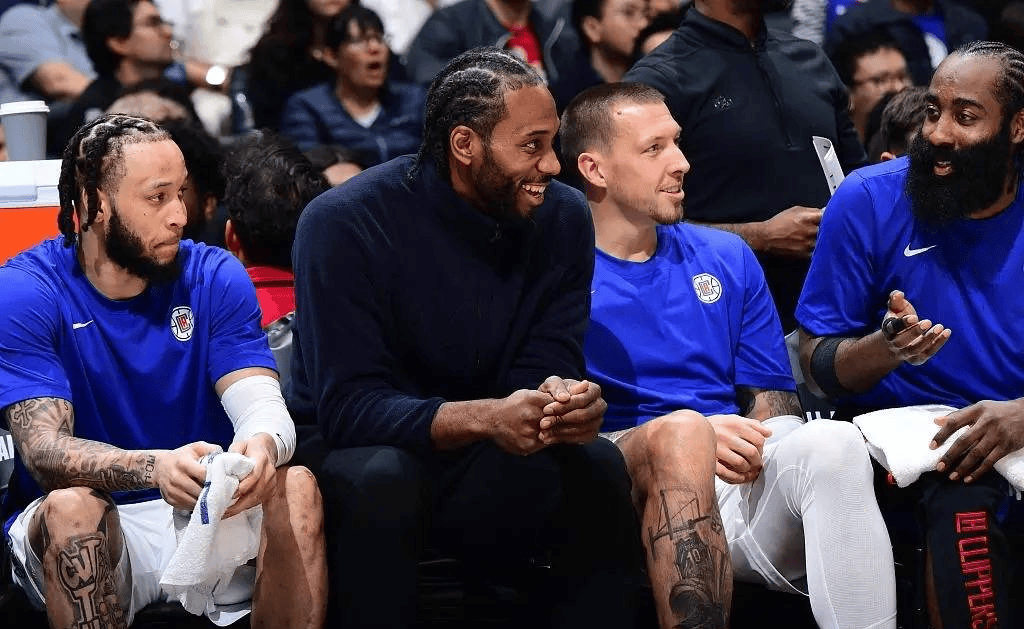 西甲：皇马客场2-2战平比利亚雷亚尔（西甲：皇马做客与比利亚雷亚尔2-2握手言和）