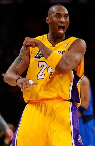 C罗未婚妻乔治娜点赞梅西妻子安东内拉夺冠帖（C罗未婚妻乔治娜为梅西妻子安东内拉夺冠动态点赞）