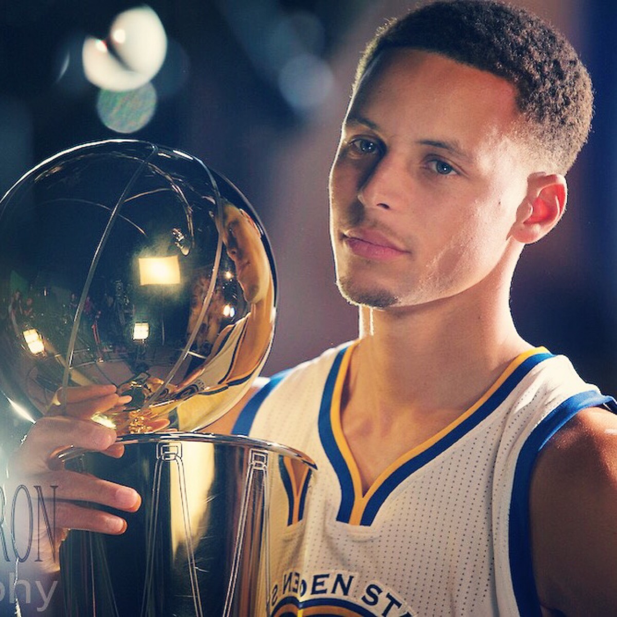 手感回暖！唐斯半场7中2仅拿6分&第三节独拿11分（手感复苏！唐斯上半场7投2中仅6分，第三节发力独取11分）