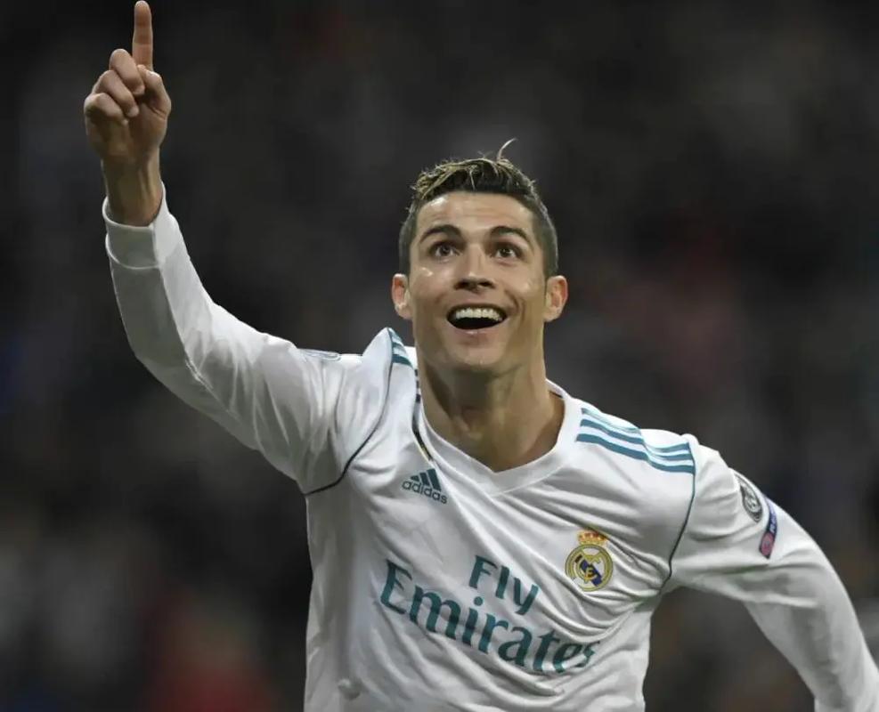 歌名应景，著名歌唱家波切利在世界杯抽签仪式演唱《今夜无人入眠》（世界杯抽签仪式上，波切利献唱《今夜无人入眠》，歌名应景）