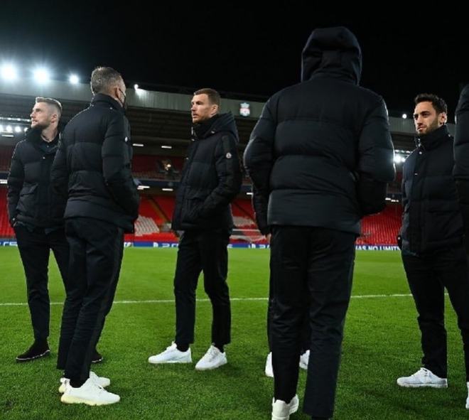 15战13负，战绩西部排倒数，4大新援集体翻车！主帅赢麻了（开季15战13败，西部垫底，四大引援集体失准，主帅成最大赢家）